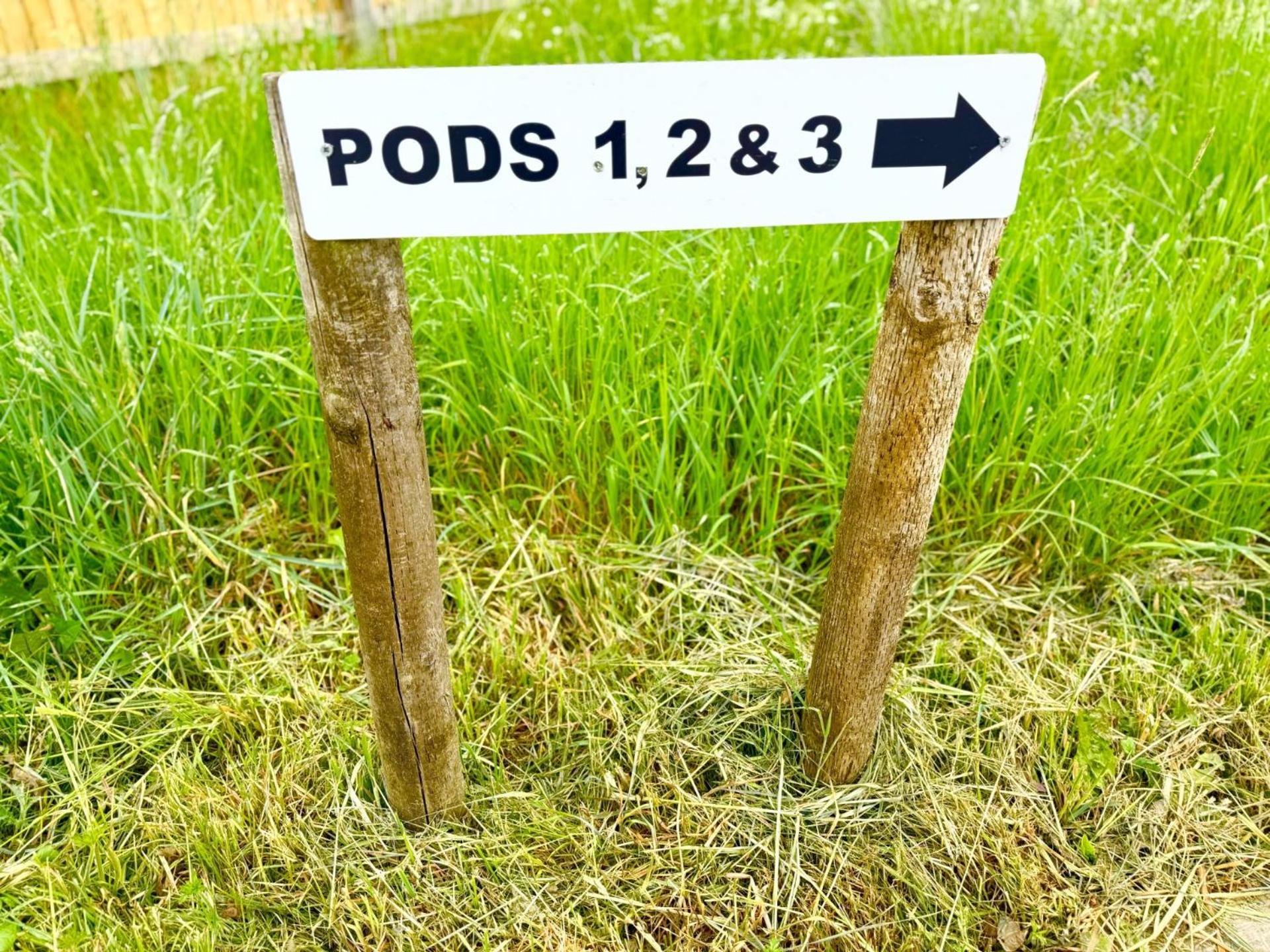 Paulton - Sleeps 2 - Petfriendly - Hottub - Garden Holiday home